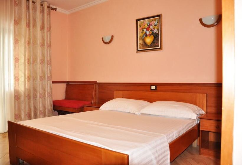 בית מלון כפרי Lugano Tirana