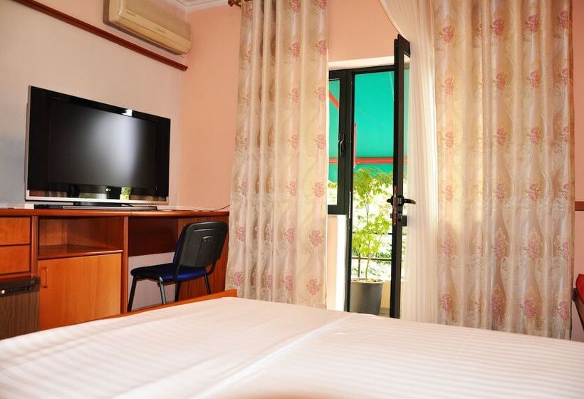 בית מלון כפרי Lugano Tirana