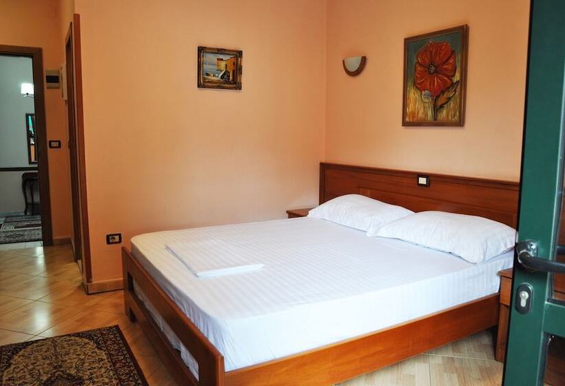 בית מלון כפרי Lugano Tirana