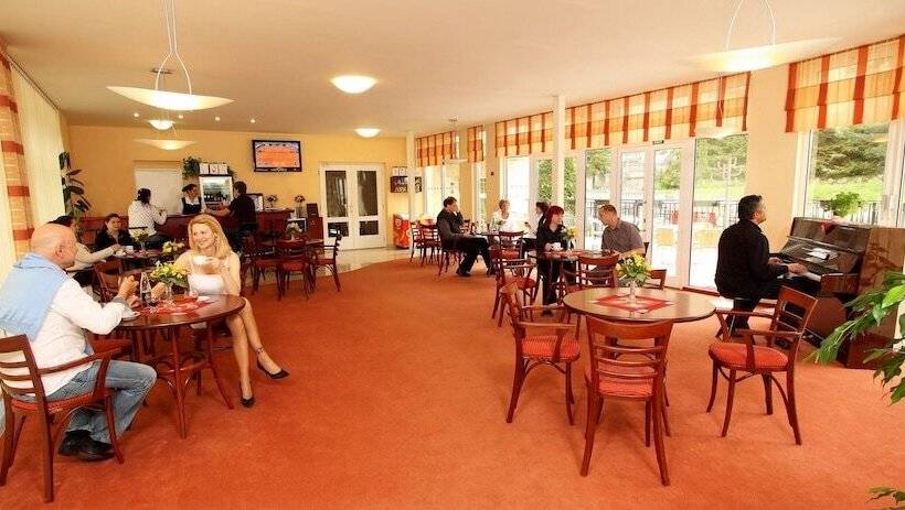 בית מלון כפרי Lázeňská Léčebna Mánes