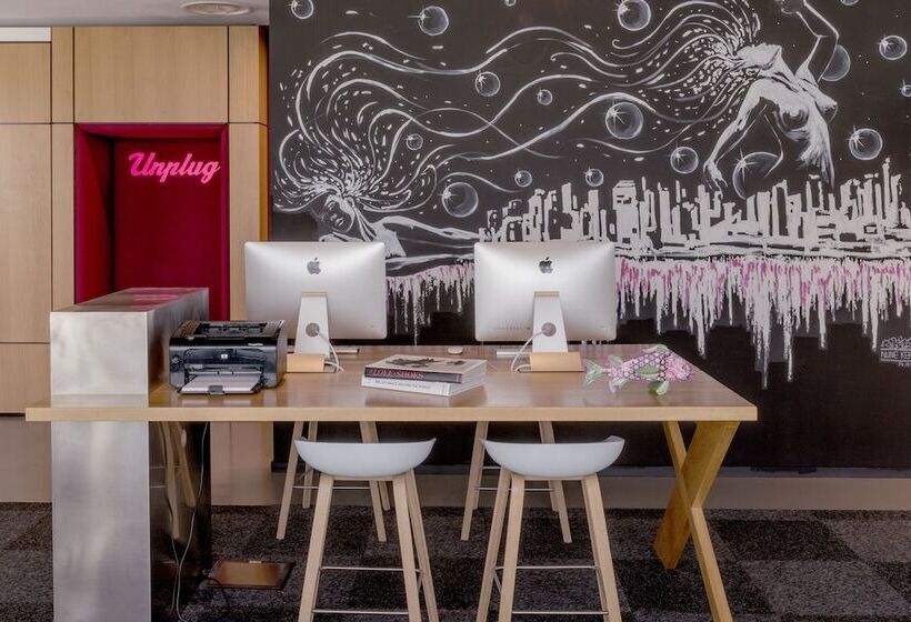 ホテル Moxy Milan Malpensa Airport