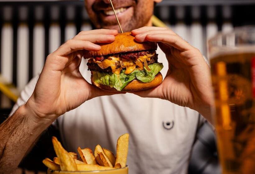 ホテル Moxy Milan Malpensa Airport