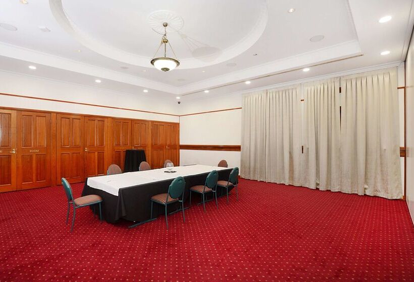 هتل Oaks Gladstone Grand