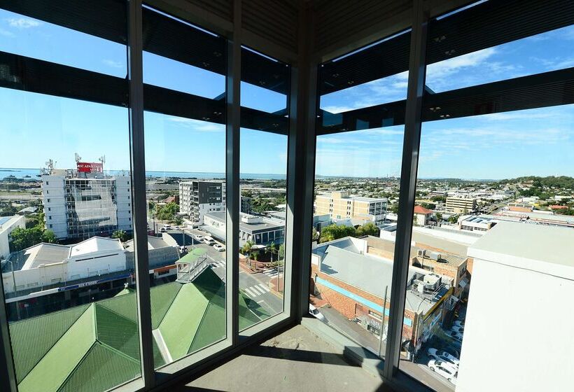 هتل Oaks Gladstone Grand