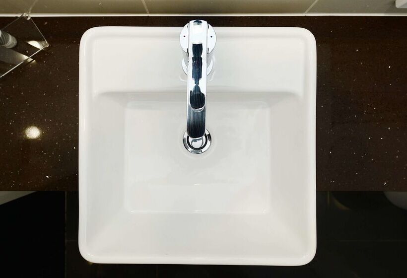 هتل Oaks Gladstone Grand