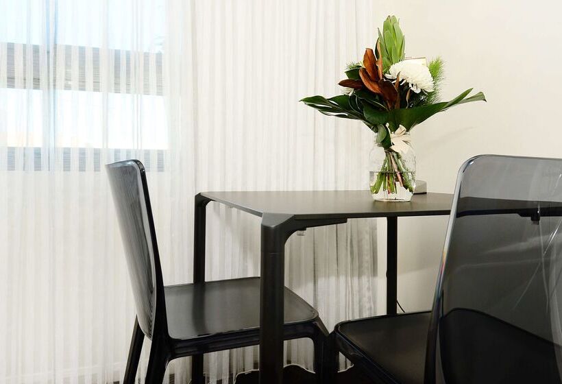 هتل Oaks Gladstone Grand