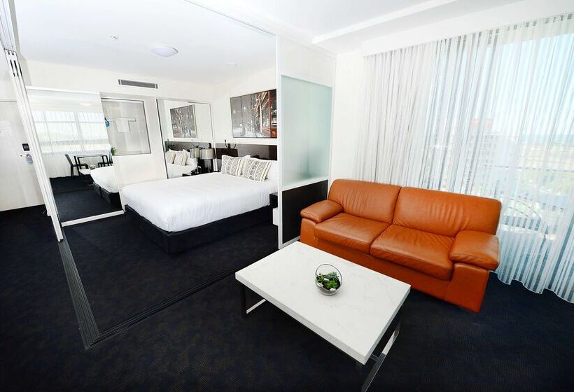 هتل Oaks Gladstone Grand