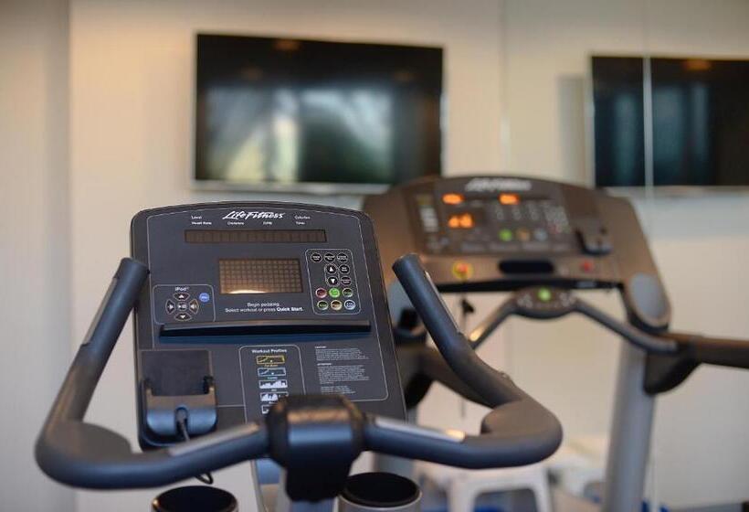 هتل Oaks Gladstone Grand