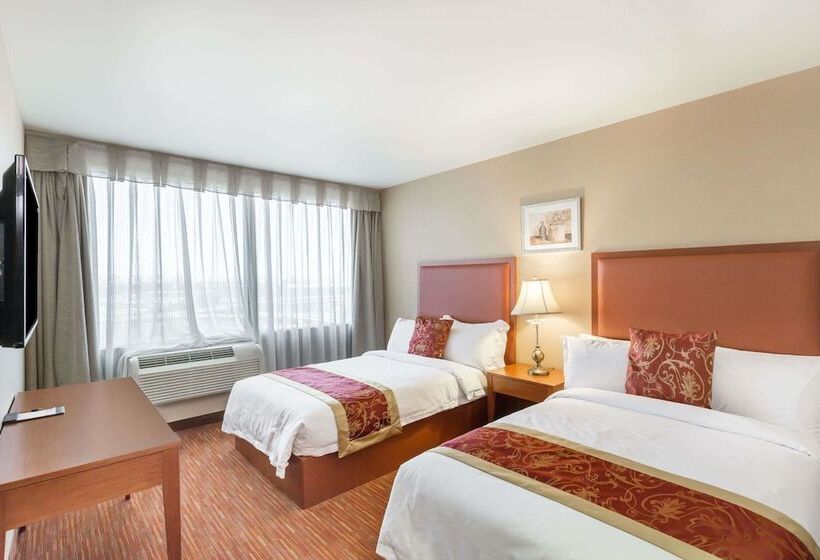 فندق Ramada By Wyndham Flushing Queens