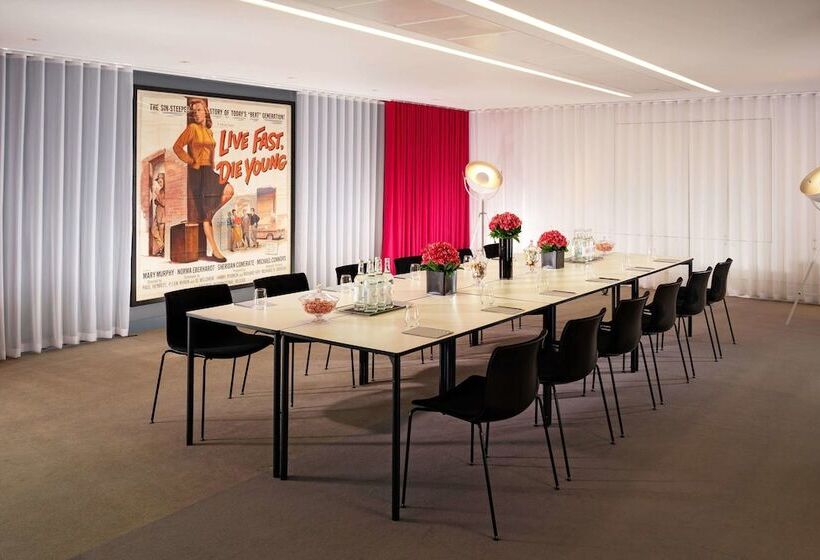 هتل Sea Containers London