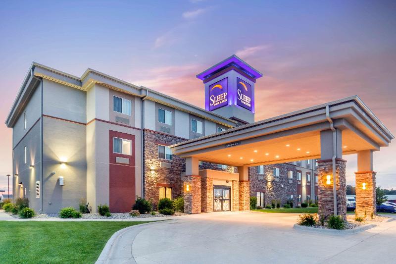 هتل Sleep Inn & Suites Devils Lake