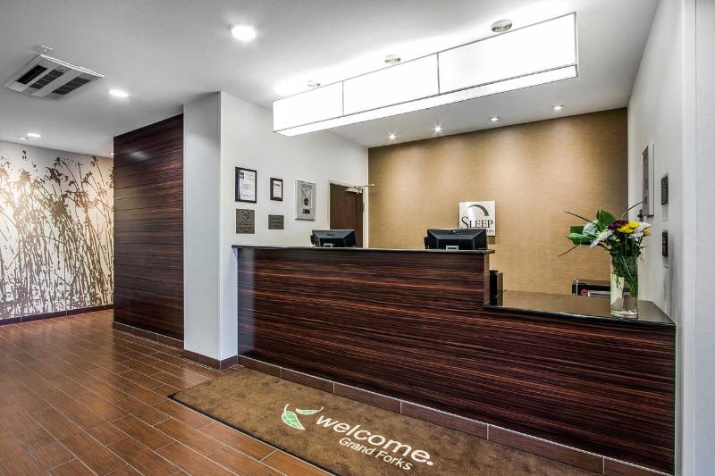 هتل Sleep Inn & Suites Devils Lake