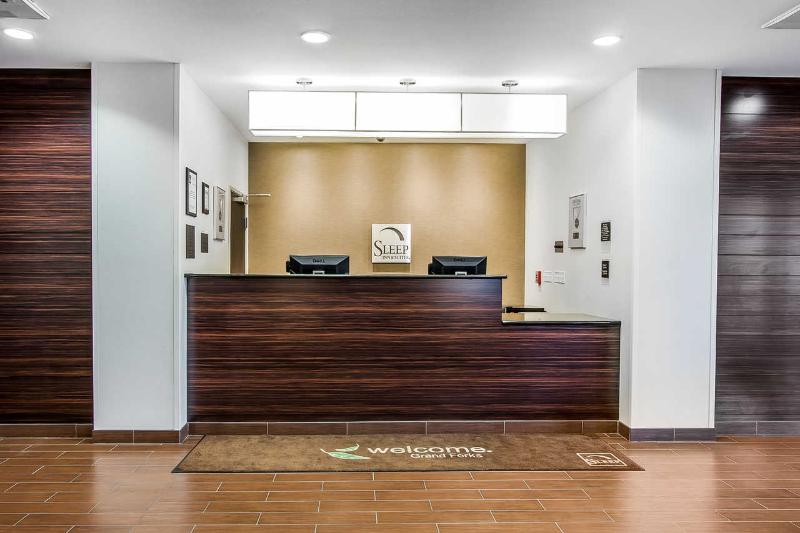 هتل Sleep Inn & Suites Devils Lake