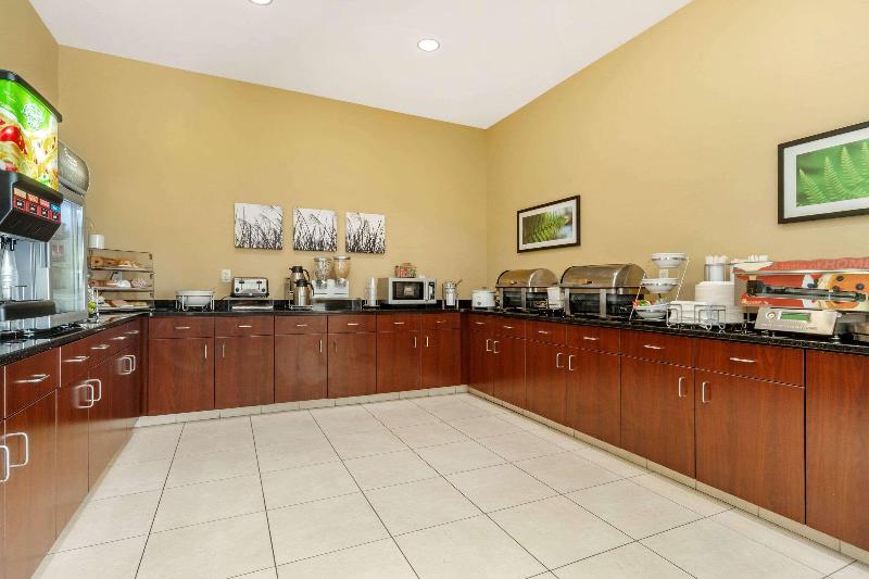 هتل Sleep Inn & Suites Devils Lake