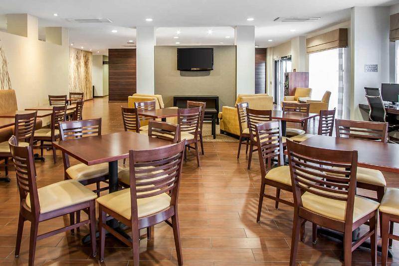 هتل Sleep Inn & Suites Devils Lake