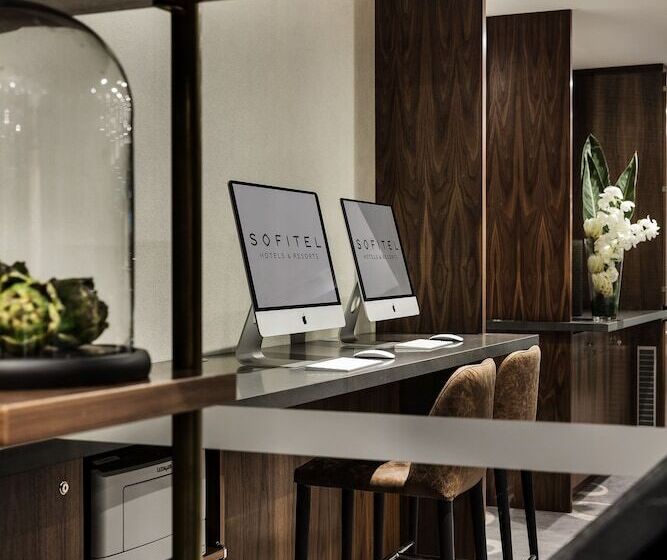 Отель Sofitel Wellington