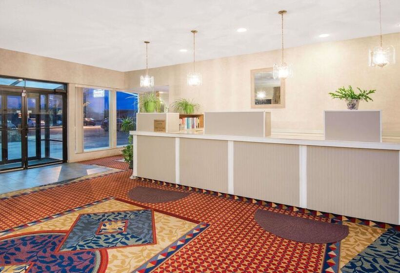 فندق Travelodge By Wyndham Laramie