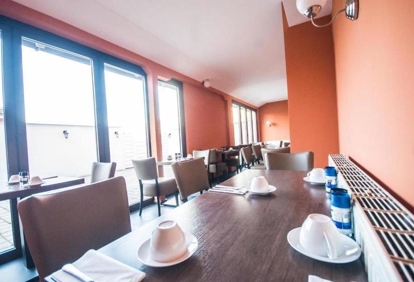 호텔 Turmfalke 24h Self Check In