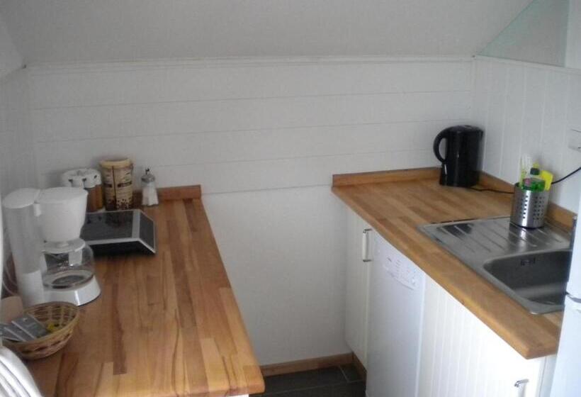 Отель Warum Ins