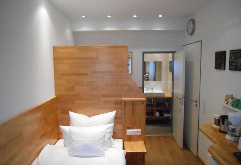 Отель Warum Ins