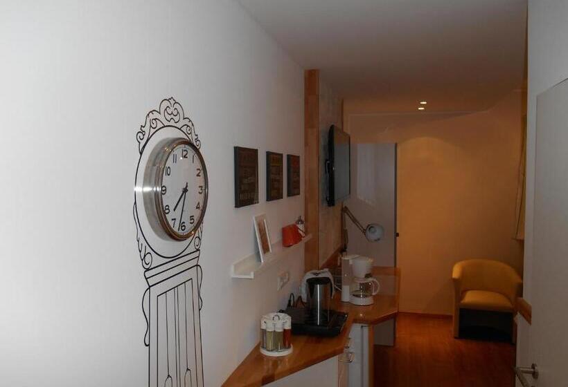 Отель Warum Ins