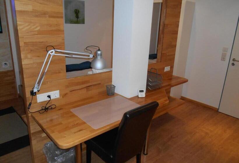 Отель Warum Ins