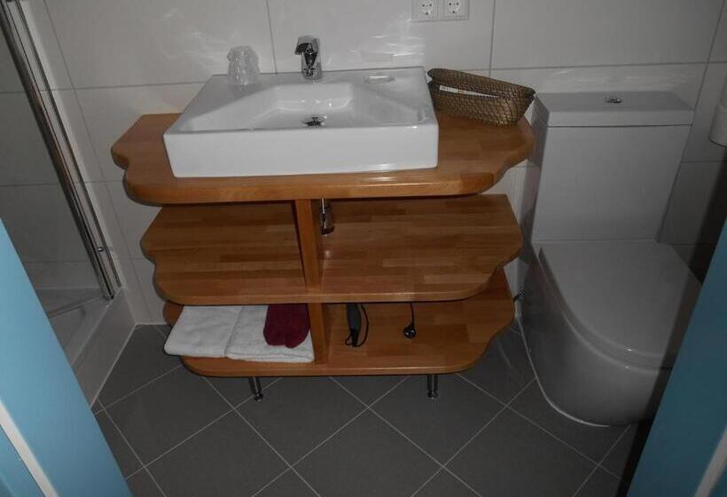 Отель Warum Ins