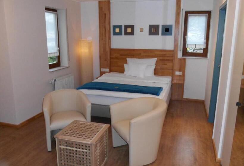 Отель Warum Ins