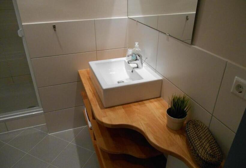 Отель Warum Ins