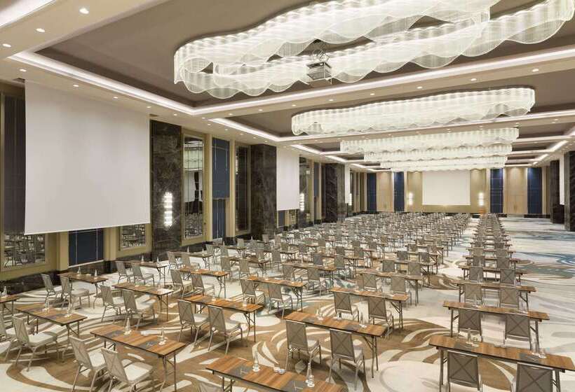 Wyndham Grand Istanbul Levent Hotel & Conference Center