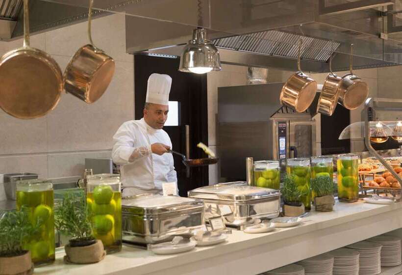 Wyndham Grand Istanbul Levent Hotel & Conference Center