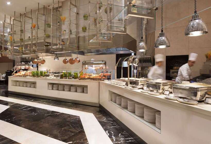 Wyndham Grand Istanbul Levent Hotel & Conference Center