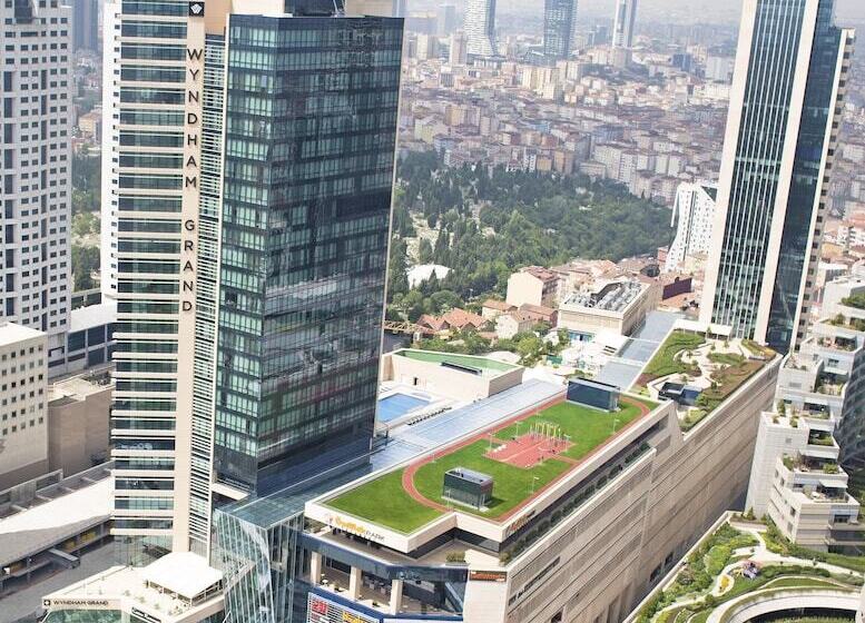 Wyndham Grand Istanbul Levent Hotel & Conference Center