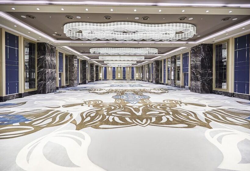 Wyndham Grand Istanbul Levent Hotel & Conference Center