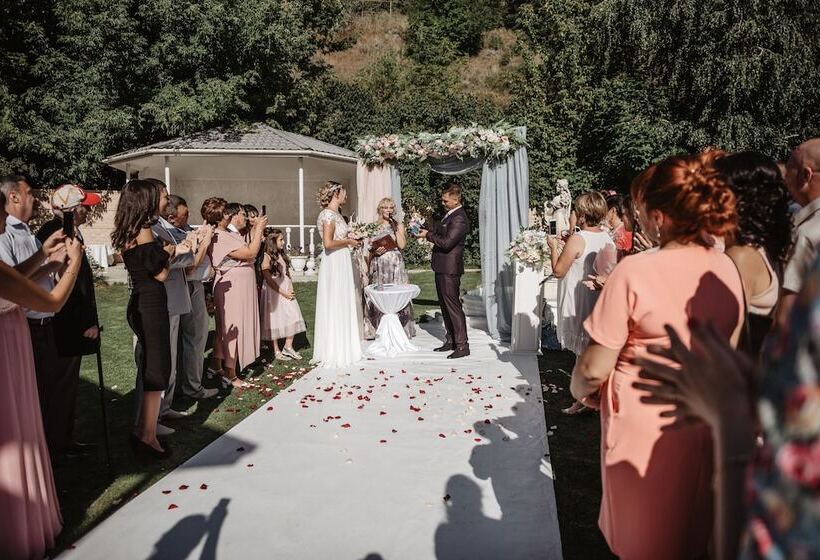 هتل Zhuravli Park