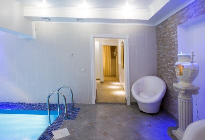 هتل Zhuravli Park