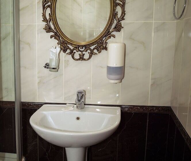 هتل Zhuravli Park