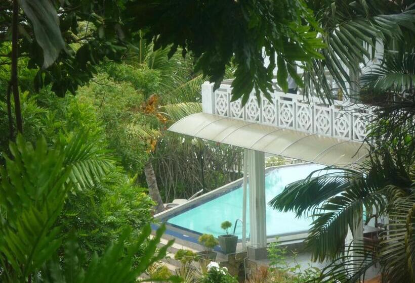 Laluna Ayurveda Resort