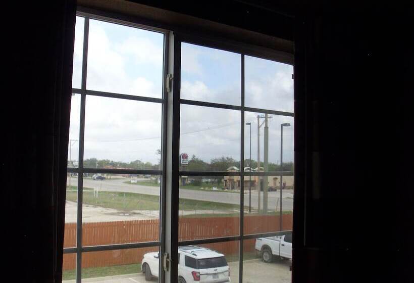 Microtel Inn & Suites By Wyndham Kenedy/karnes City