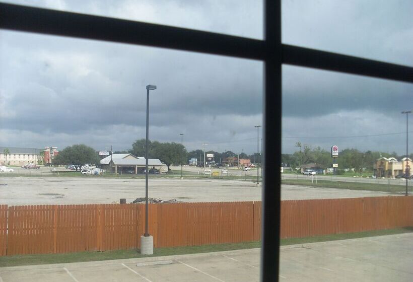 Microtel Inn & Suites By Wyndham Kenedy/karnes City