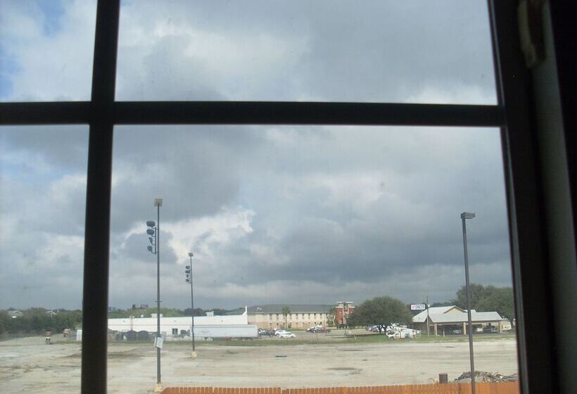 Microtel Inn & Suites By Wyndham Kenedy/karnes City