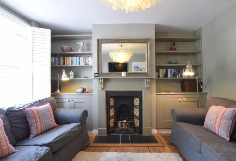 15 Victoria Street, Southwold