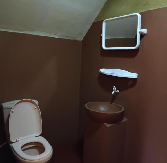 ユースホステル By The C  Cabanas