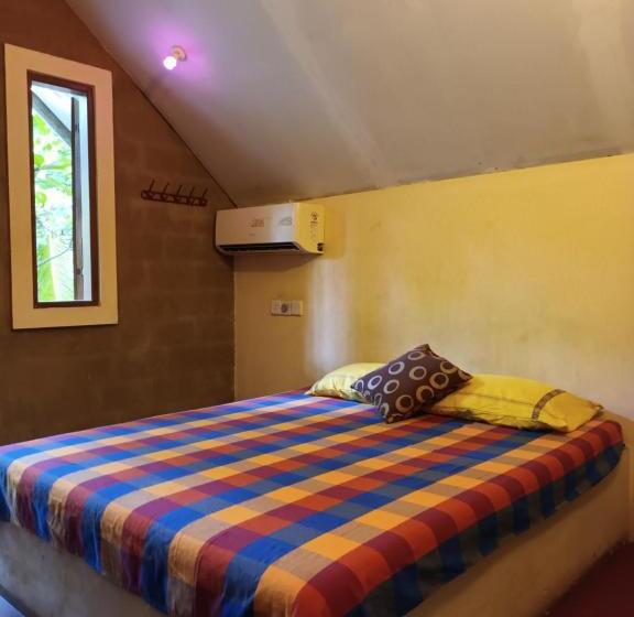 ユースホステル By The C  Cabanas