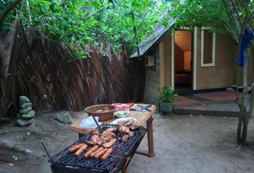 فندق صغير By The C  Cabanas