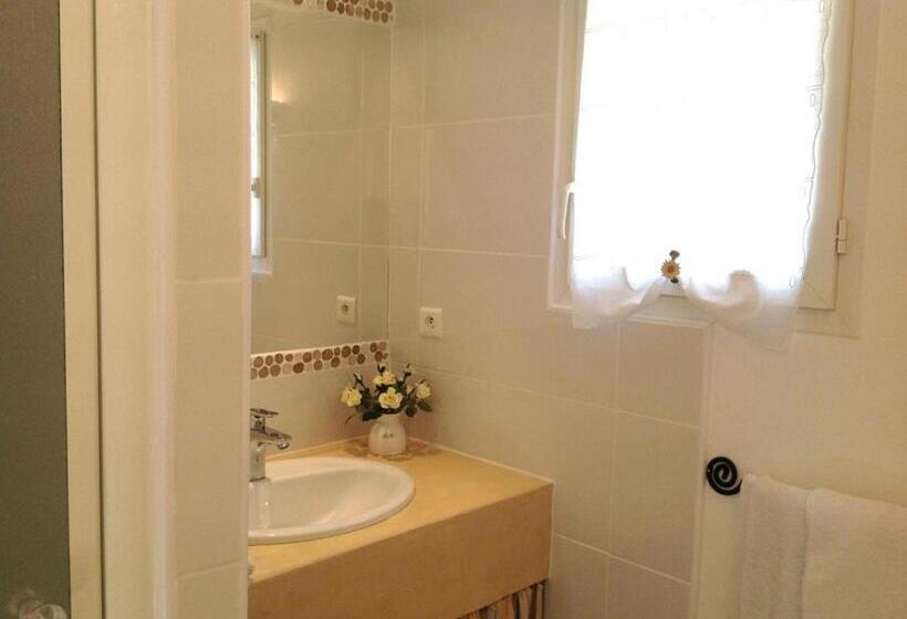 ベッドアンドブレックファースト Le Clos Des Cigales