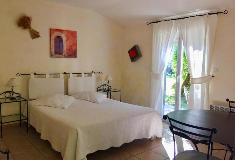 ベッドアンドブレックファースト Le Clos Des Cigales