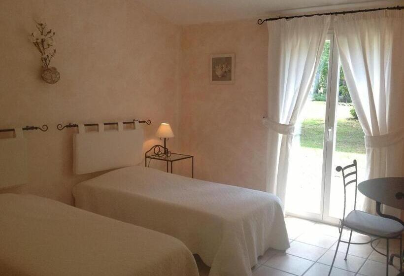 ベッドアンドブレックファースト Le Clos Des Cigales