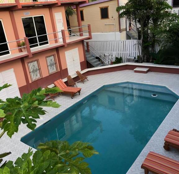 בית מלון כפרי Caye Caulker Condos