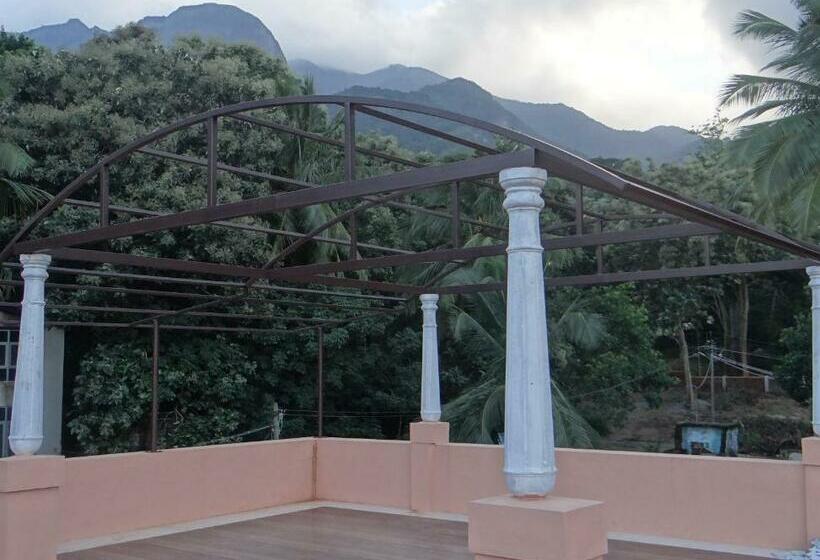 Отель Laughing Waters Fine Stay